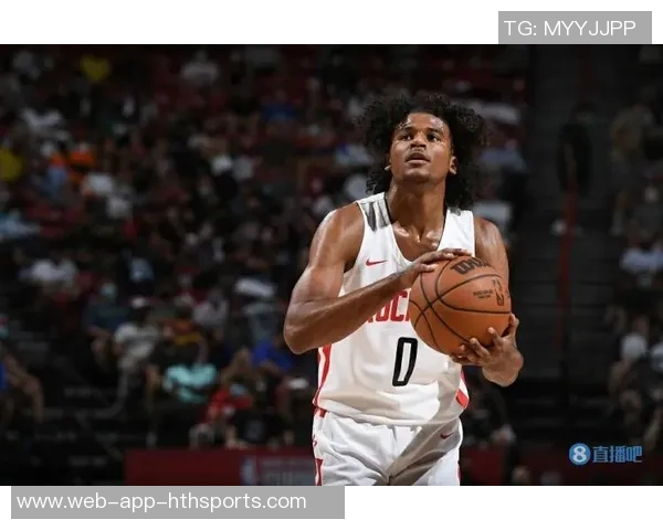 费尔斯半场表现出色8中5三分2中1贡献12分并送出3次助攻 费尔斯半场表现出色8中5三分2中1贡献12分并送出3次助攻