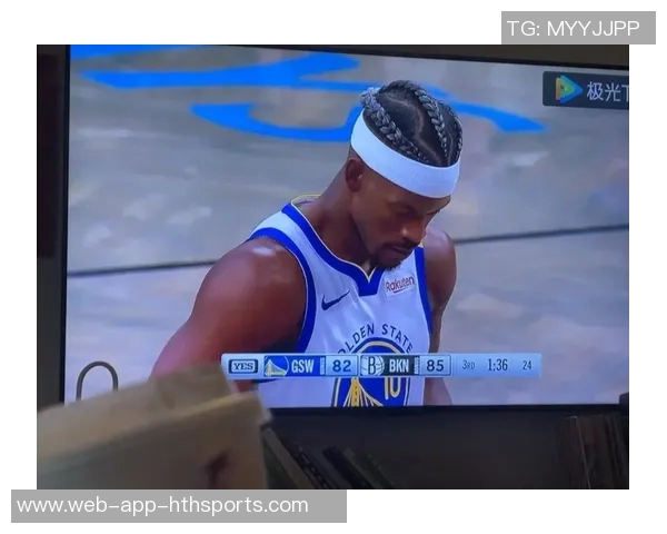 巴特勒强势突破篮下完成折叠打进并造成对手犯规精彩瞬间 巴特勒强势突破篮下完成折叠打进并造成对手犯规精彩瞬间