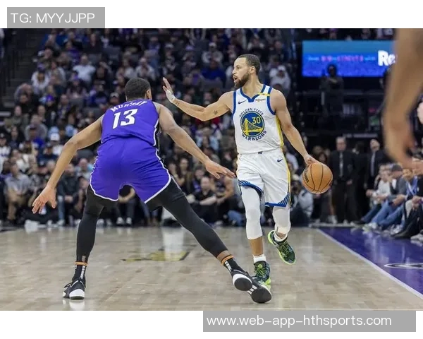 萨城对决库里拉文三分雨下19分4板2助1断展现全能表现 萨城对决库里拉文三分雨下19分4板2助1断展现全能表现