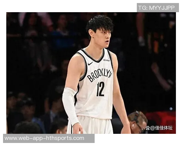 曾凡博与狄龙赛前激情致辞引发现场球迷热烈欢呼气氛高涨