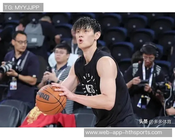 曾凡博与狄龙赛前激情致辞引发现场球迷热烈欢呼气氛高涨