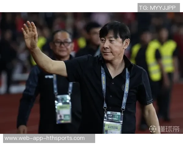 蔚山后卫揭露前主帅申台龙扇耳光事件引发热议球员不听指挥成焦点 蔚山后卫揭露前主帅申台龙扇耳光事件引发热议球员不听指挥成焦点