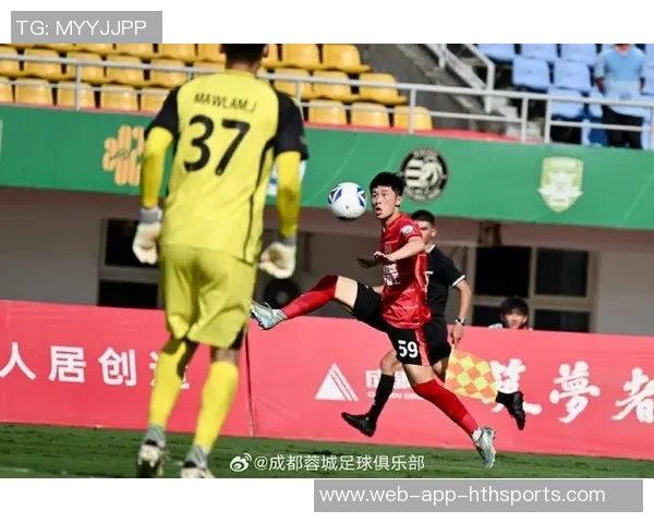 中乙联赛第30轮上海海港富盛经开队与温州俱乐部中胤队战成平局精彩对决 中乙联赛第30轮上海海港富盛经开队与温州俱乐部中胤队战成平局精彩对决